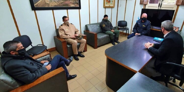 Por la falta de barbijo y las rondas de amigos, aumentarán los controles en lugares públicos