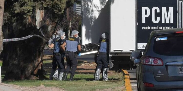 Mendoza | Hallaron a un hombre muerto sobre una estufa e investigan un posible escape de gas