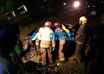 Hurlingham: Un tren que transitaba por las vías de la línea San Martín arrolló un auto que cruzó con la barrera baja