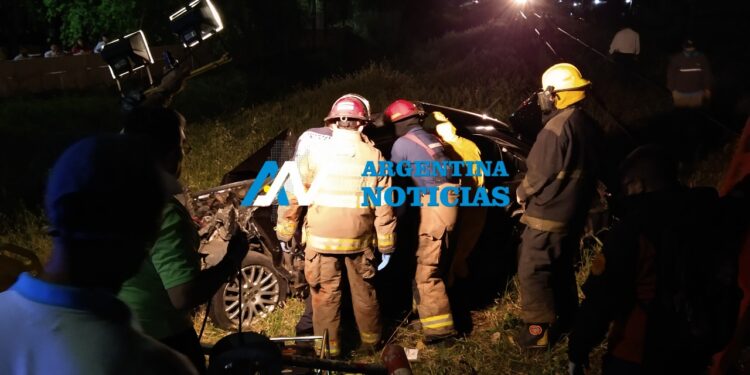 Hurlingham: Un tren que transitaba por las vías de la línea San Martín arrolló un auto que cruzó con la barrera baja