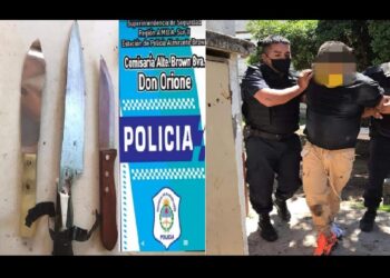 Video: Un hombre armado con una cuchilla tomó de rehén a su ex pareja y su bebé en Almirante Brown