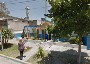 Pontevedra: Lo acusaron de robarle materiales de construcción a los vecinos y le tirotearon la casa