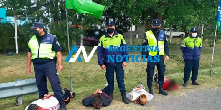 Brandsen: El departamento vial de Samborombón detuvo a cuatro jóvenes que viajaban armados por la Ruta 2