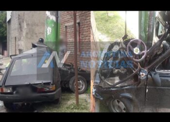Hurlingham: Impresionante choque de un auto contra un poste de luz