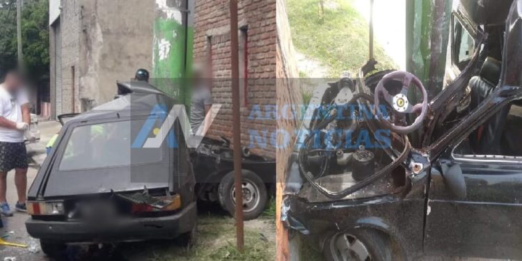 Hurlingham: Impresionante choque de un auto contra un poste de luz