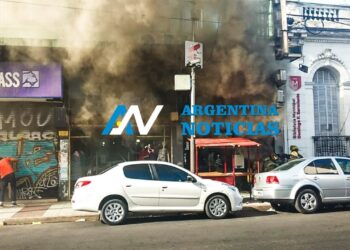 Gran incendio en una mercería de Morón