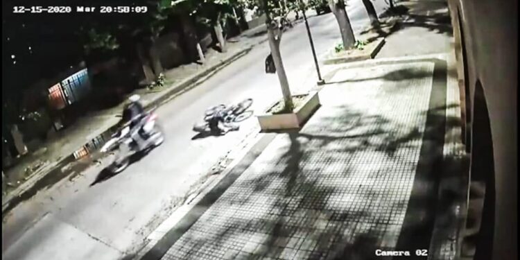 Video – La Plata: Dos motochorros mataron a un ciclista de un tiro en la cabeza
