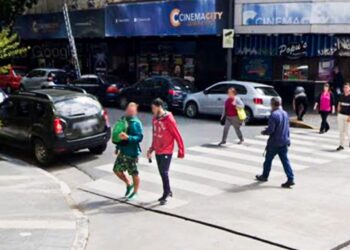 Núñez: Así le robaron el auto a una mujer y quedó registrado en las cámaras