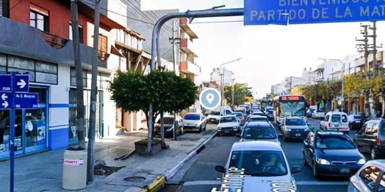 Video – Lomas del Mirador: Delincuentes le roban la camioneta a un jubilado