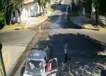 Video – Temperley: Mientras esperaba el colectivo, le robaron y la tiraron al piso