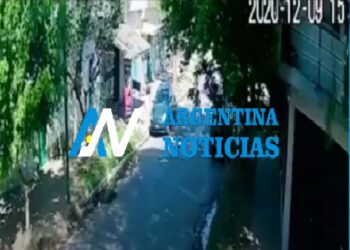 Video: Violento robo de motochoros a una mujer en Ituzaingó