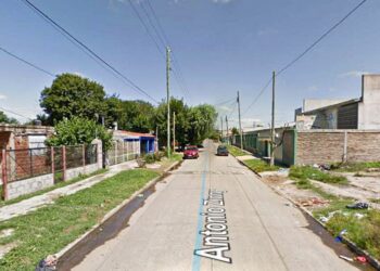 González Catán: Delincuentes le apuntan a un papá con su bebé, a clientes y a un proveedor para robarles