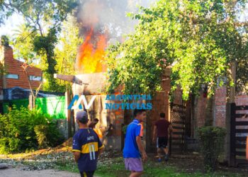 Video: Increíble incendio en una casa en Pontevedra