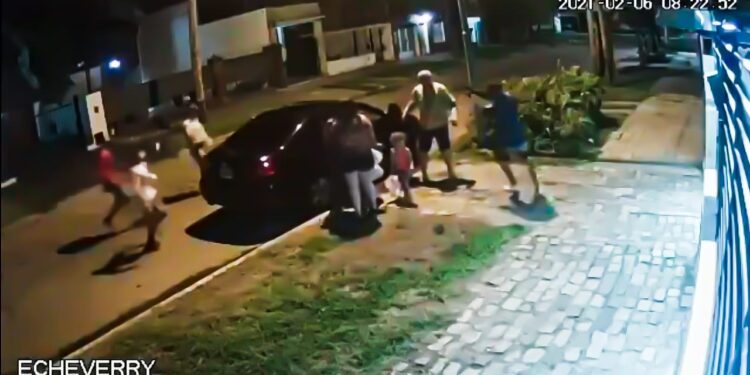 Video – Merlo: Violento robo a una familia en Padua