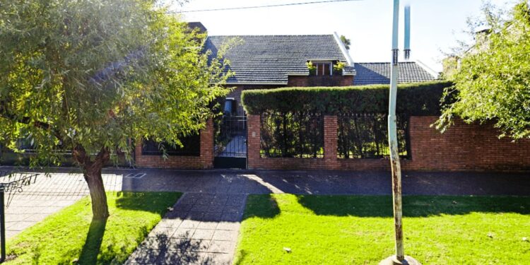 Lomas de Zamora: Salvaje golpiza a una pareja de ancianos y a su hijo cuadripléjico en una entradera