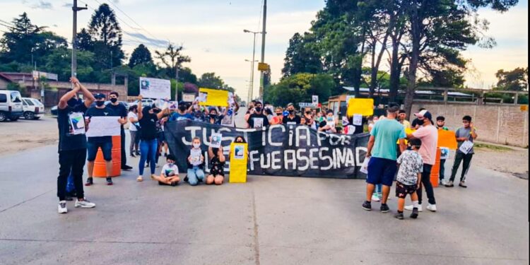 Pontevedra: Vecinos marcharon pidiendo justicia por Hugo Villalba, el joven asesinado a golpes por una patota