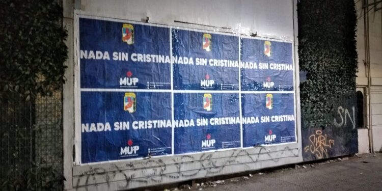 NADA SIN CRISTINA, la frase que resaltó de punta a punta en la Ciudad