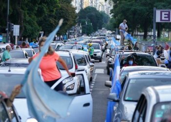 Protestas y disturbios frente a la Quinta de Olivos y la Casa Rosada por las nuevas restricciones