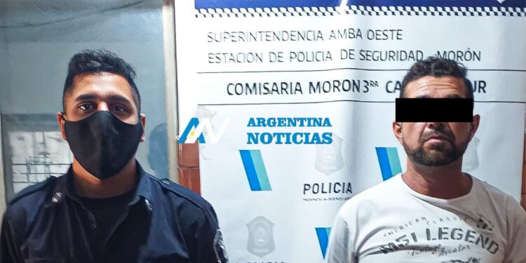 Video – Morón: Un motochorro arrastró salvajemente a una mujer para robarle y fue capturado por la Policía