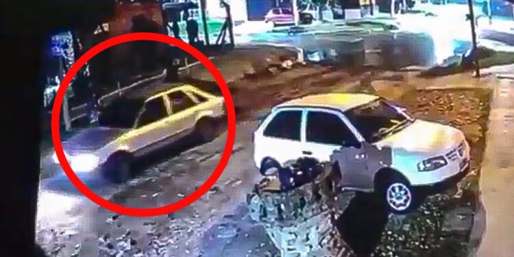 Video – Quilmes: Una banda de delincuentes que se dedica a interceptar en una parada de colectivo