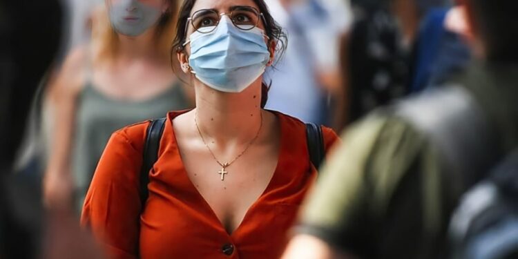 Cómo diferenciar los síntomas de Covid, gripe o resfrío