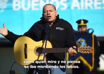 Video: Sergio Berni grabó un videoclip donde entona el tema “Los Ramones”