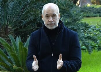 CABA: el uso de barbijo deja de ser obligatorio al aire libre y en recreos escolares.