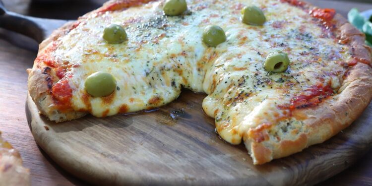 TRES DE FEBRERO : Noche de las pizzas.
