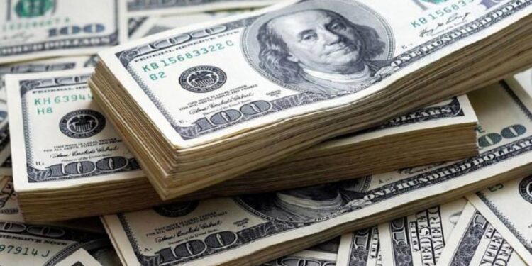 DOLAR POR LAS NUBES.