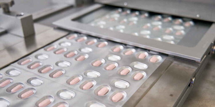 El Gobierno acelera la compra de la píldora de Pfizer, el primer medicamento oral contra el coronavirus.