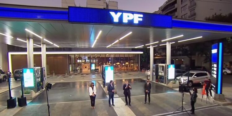 YPF incrementó el precio del gasoil para vehículos extranjeros y se refuerzan los controles.