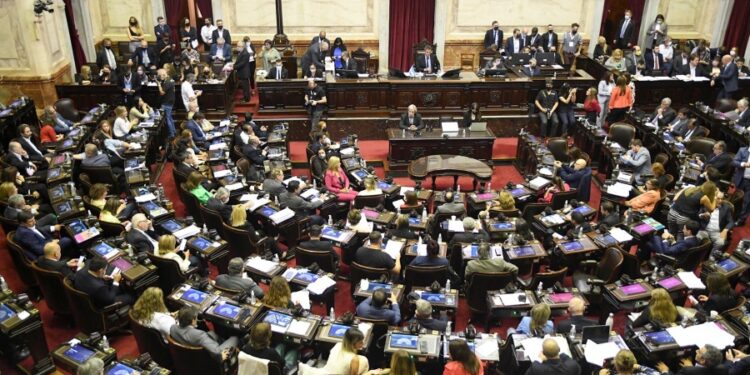 Diputados sesiona para aceptar la renuncia de Massa y el FdT propone como sucesora a Cecilia Moreau.