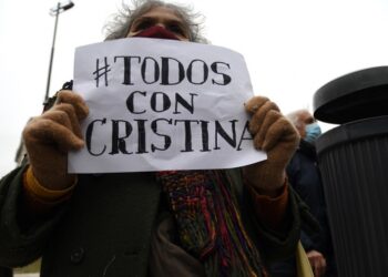 Masivo respaldo a la vicepresidenta por el «hostigamiento judicial y mediático».