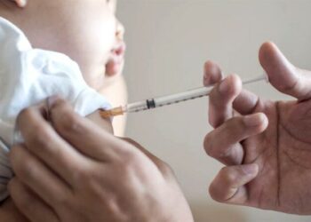 Comenzó la vacunación anticovid en niños de entre 6 meses y 3 años en el país.