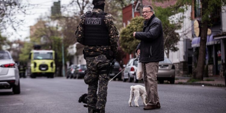 Un militar retirado se atrincheró durante más de 6 horas y amenazó con detonar explosivos.