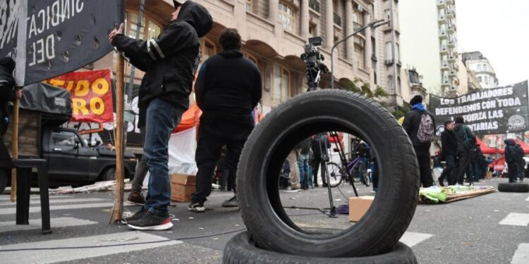 Hoy habrá una nueva reunión en Trabajo por la paritaria del sector de neumáticos.