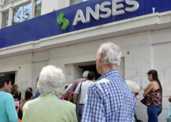 EL PRESIDENTE: Creó por decreto un refuerzo alimentario de 45.000 pesos para adultos sin ingresos.