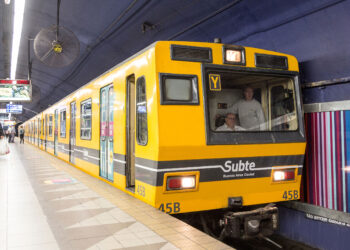 Los trabajadores del subte inician un plan de lucha en demanda de dos francos por la presencia de asbesto.