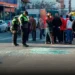 SAN MIGUEL: Dos hinchas de River se cayeron de un micro y golpearon contra el asfalto,  uno estaría grave.