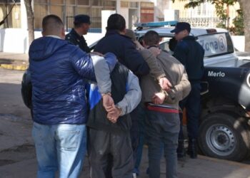 MERLO: DETENIEN A SUSPUESTOS SOSPECHOS DE UN CRIMEN .