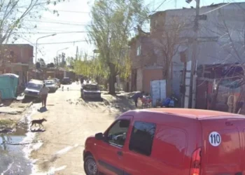 Dos hombres fueron asesinados y un joven sufrió heridas al ser atacados a tiros por supuestos «dealers».
