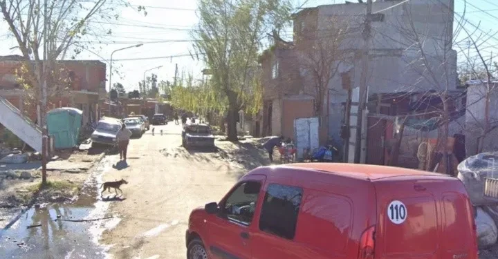 Dos hombres fueron asesinados y un joven sufrió heridas al ser atacados a tiros por supuestos «dealers».