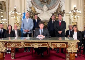 El Gobierno apelará la resolución judicial que suspende por “fallas” la consulta pública por la suba de tarifas para el transporte.