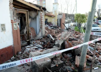 SAN MIGUEL : UN MUERTO Y 4 HERIDOS TRAS EL DERRUMBE DE UNA OBRA .