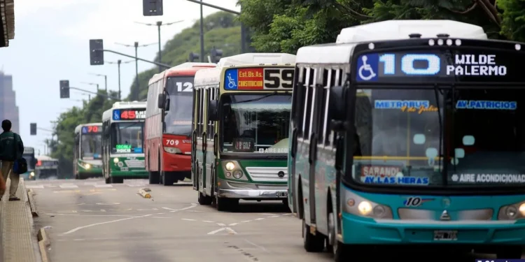 PARO DE COLECTIVOS HOY EN EL  AMBA: Cuáles son las líneas que no funcionan.
