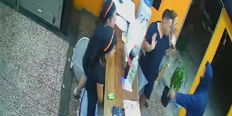 HURLINGHAM: Dos delincuentes atacaron un local y amenazaron a los clientes.