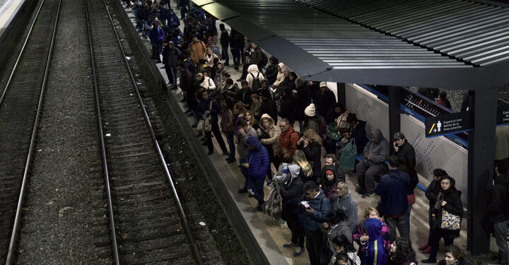 El Tren San Martín funciona con demoras y varios servicios fueron cancelados.