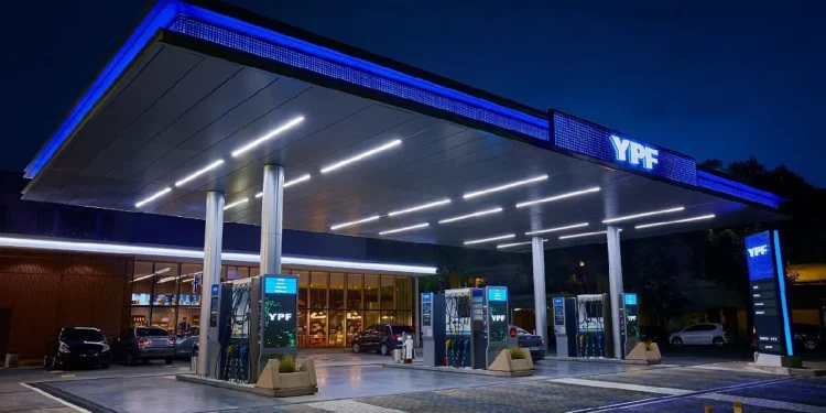 YPF bajaría el precio de los combustibles.