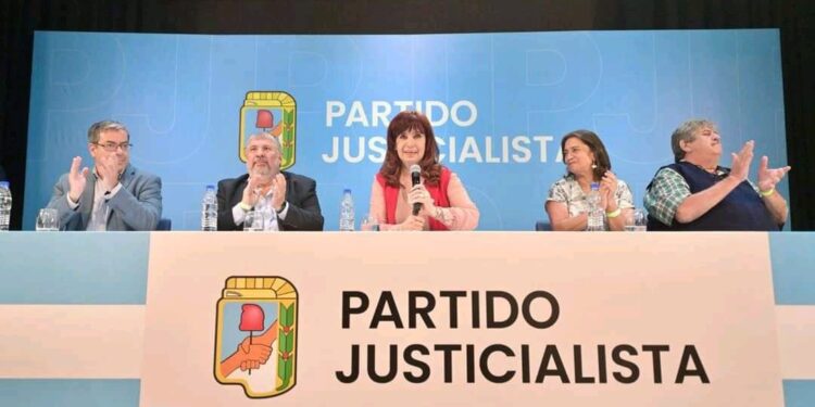Cristina Kirchner asumió la presidencia del PJ: «Estamos en un ciclo de apropiación y depredación».