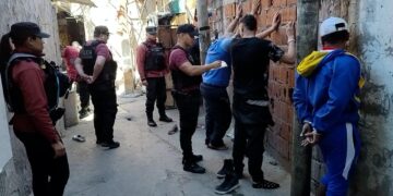 Golpe al narcomenudeo en La Carbonilla: La Policía de la Ciudad desmanteló una banda que cortaba cocaína con pesticidas.